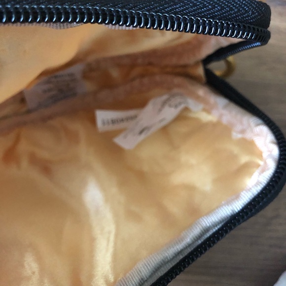 HELLO KITTY (Loungefly)-NWT Gold Clutch Bag - Picture 13 of 16